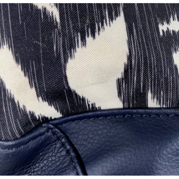 Calvin Klein Blue and White Geometric Print Lightweight Zip Synthetic XL Tote - Picture 16 of 16